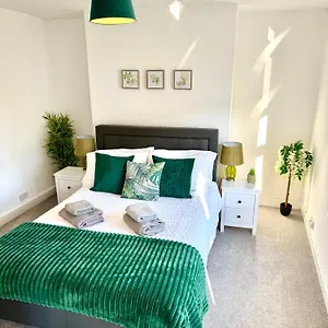 2-bedroom-central-townhouse-in.cardiffhotelswales.com/